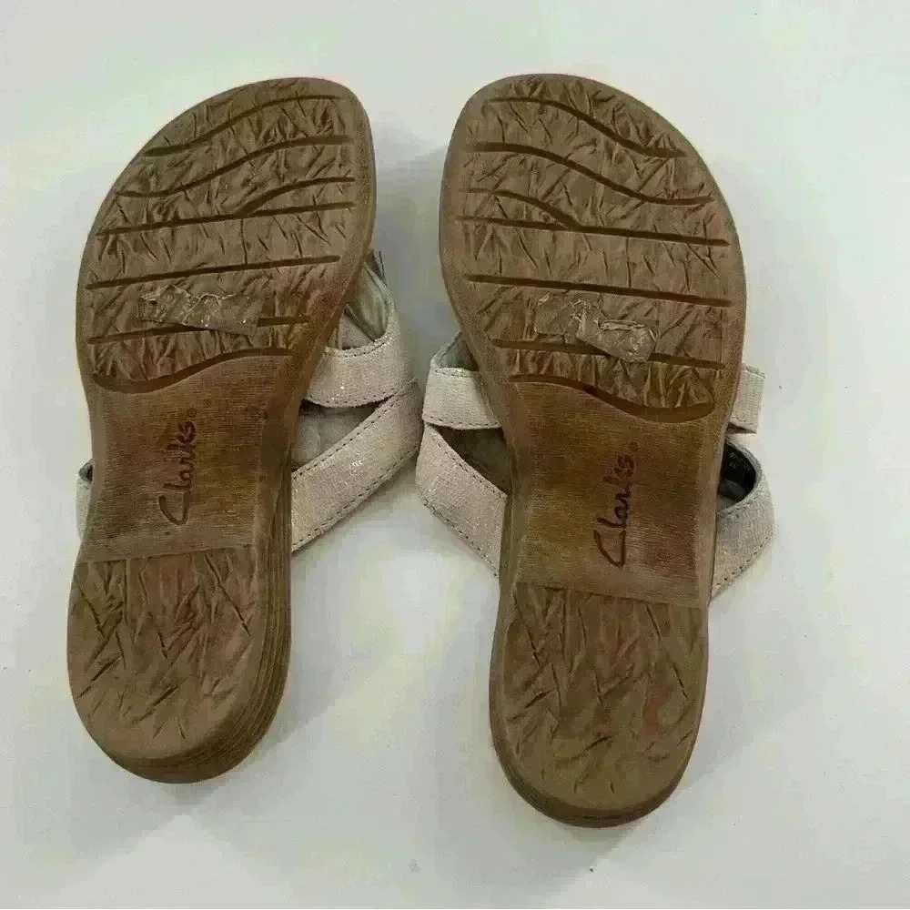 Clarks bendable sandals size 6 gray snakeskin print metallic floral flip flops - Picture 6 of 12